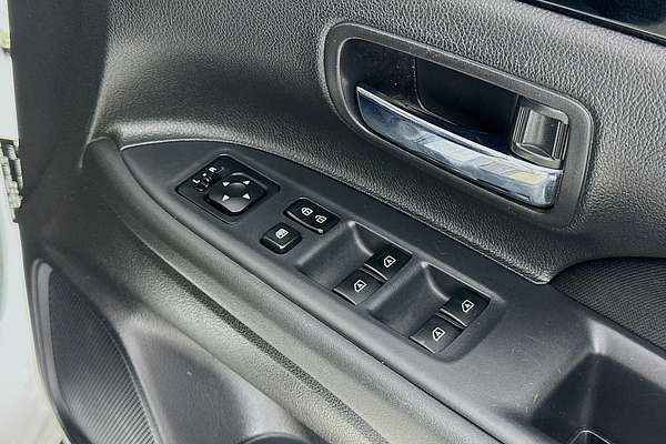 2021 Mitsubishi OUTLANDER ES ZL