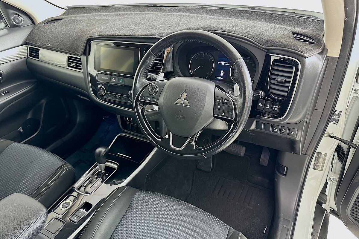 2016 Mitsubishi OUTLANDER LS SAFETY PACK (4x4) 7 SEATS ZK MY17