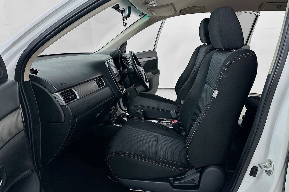 2017 Mitsubishi OUTLANDER LS SAFETY PACK (4x4) 7 SEATS ZK MY17