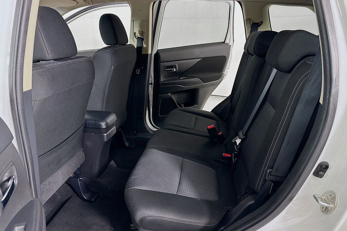 2017 Mitsubishi OUTLANDER LS SAFETY PACK (4x4) 7 SEATS ZK MY17