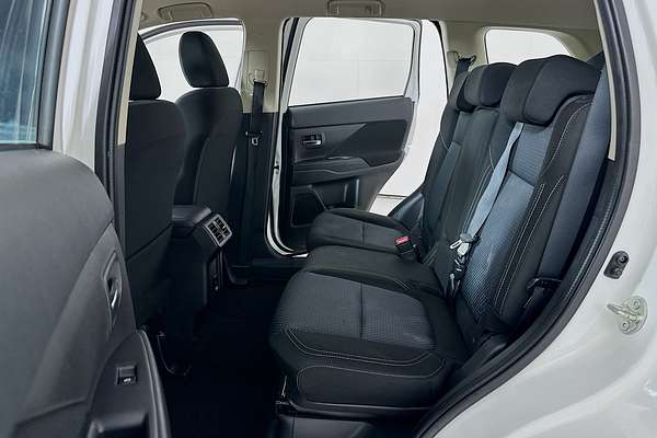 2021 Mitsubishi OUTLANDER ES 7 SEAT (AWD) ZL MY21