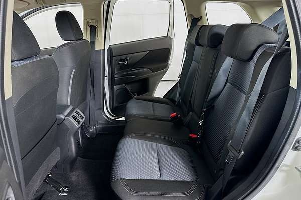 2020 Mitsubishi OUTLANDER ES 7 SEAT (AWD) ZL MY20