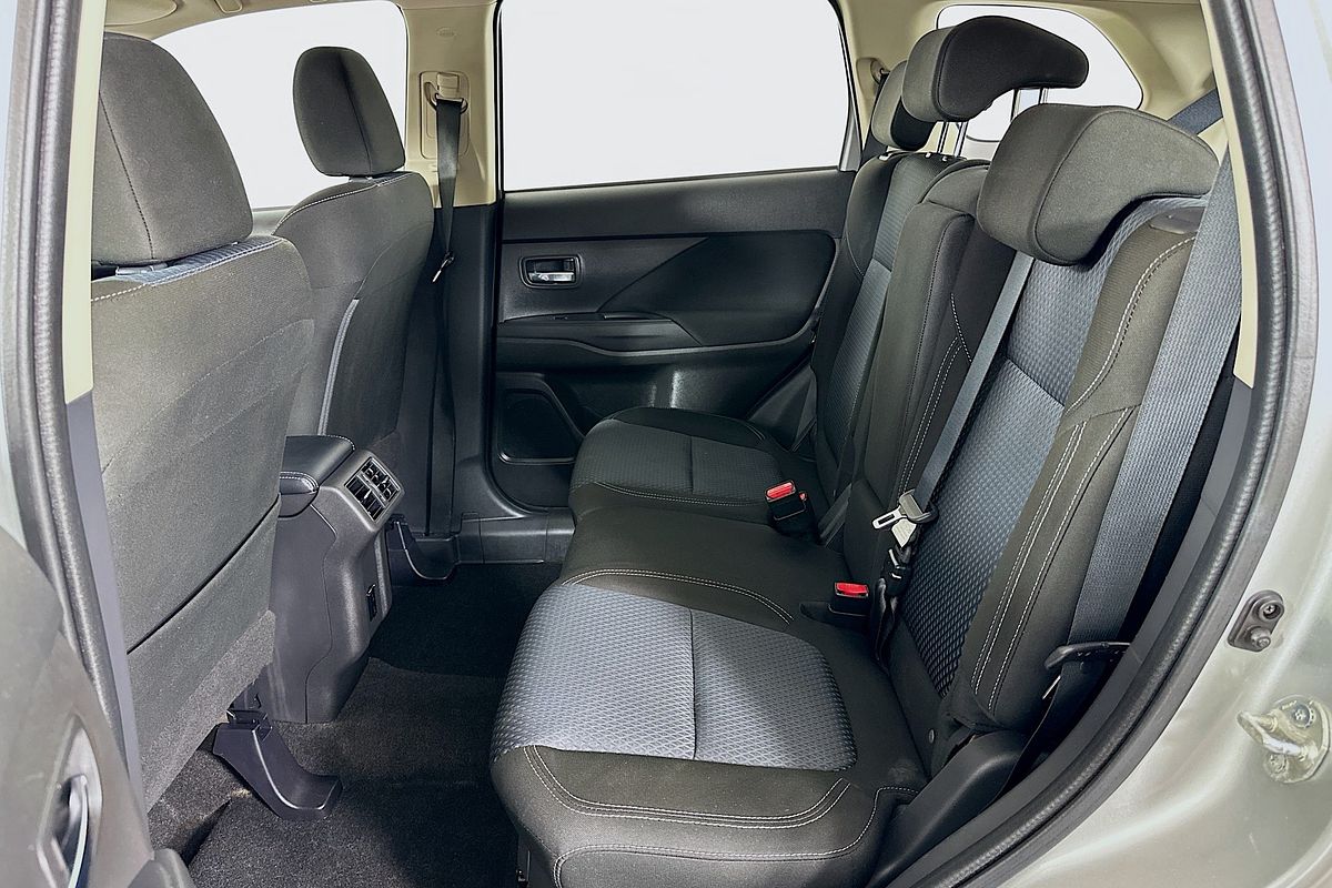 2021 Mitsubishi OUTLANDER ES ZL