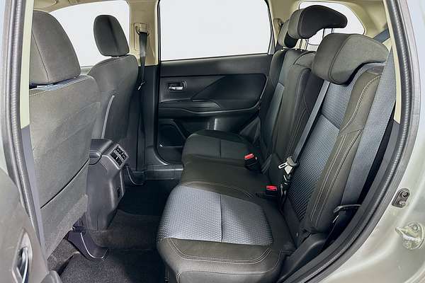 2021 Mitsubishi OUTLANDER ES ZL