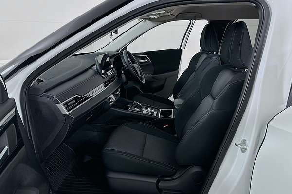 2024 Mitsubishi Outlander LS ZM