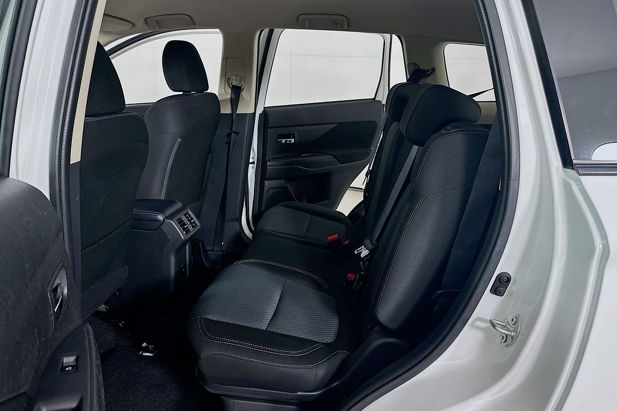 2021 Mitsubishi OUTLANDER ES 7 SEAT (2WD) ZL MY21