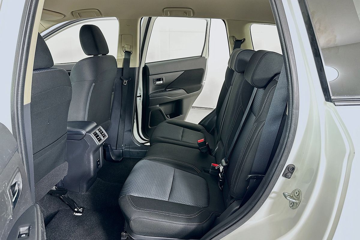 2021 Mitsubishi OUTLANDER ES 7 SEAT (2WD) ZL MY21
