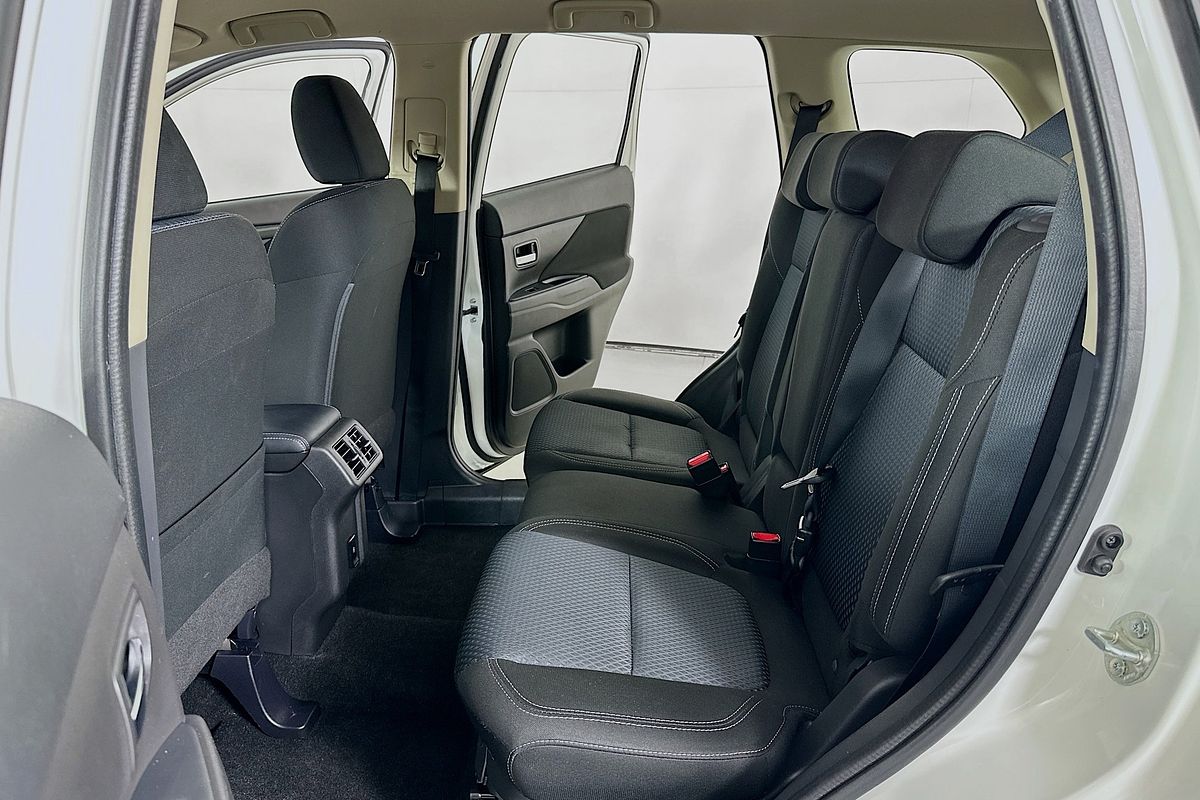 2021 Mitsubishi OUTLANDER ES ZL