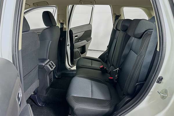 2021 Mitsubishi OUTLANDER ES ZL