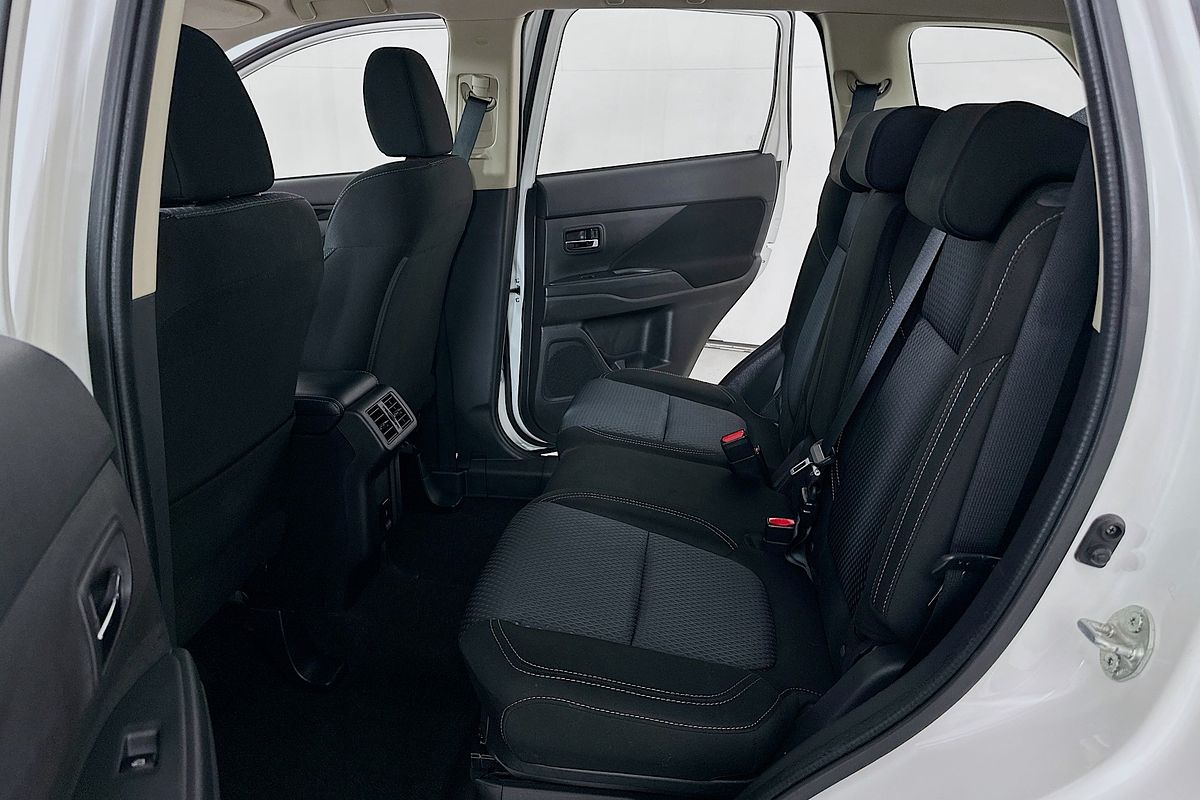2021 Mitsubishi OUTLANDER ES 7 SEAT (2WD) ZL MY21