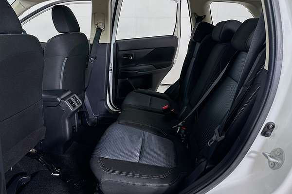 2021 Mitsubishi OUTLANDER ES 7 SEAT (2WD) ZL MY21