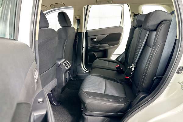 2020 Mitsubishi OUTLANDER ES 7 SEAT (2WD) ZL MY20