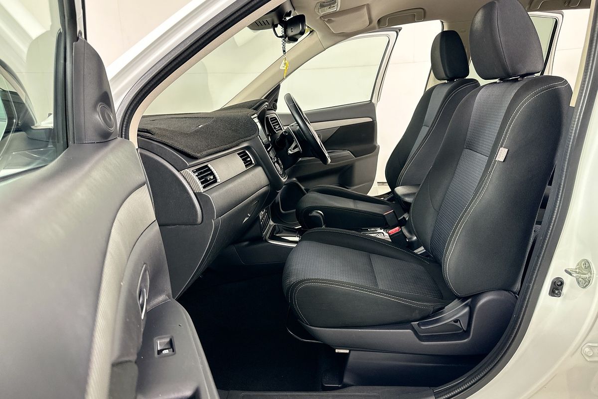2018 Mitsubishi OUTLANDER LS 7 SEAT (AWD) ZL MY18.5