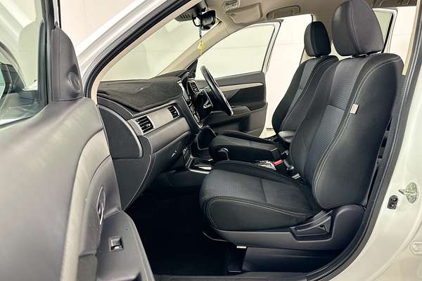 2018 Mitsubishi OUTLANDER LS 7 SEAT (AWD) ZL MY18.5