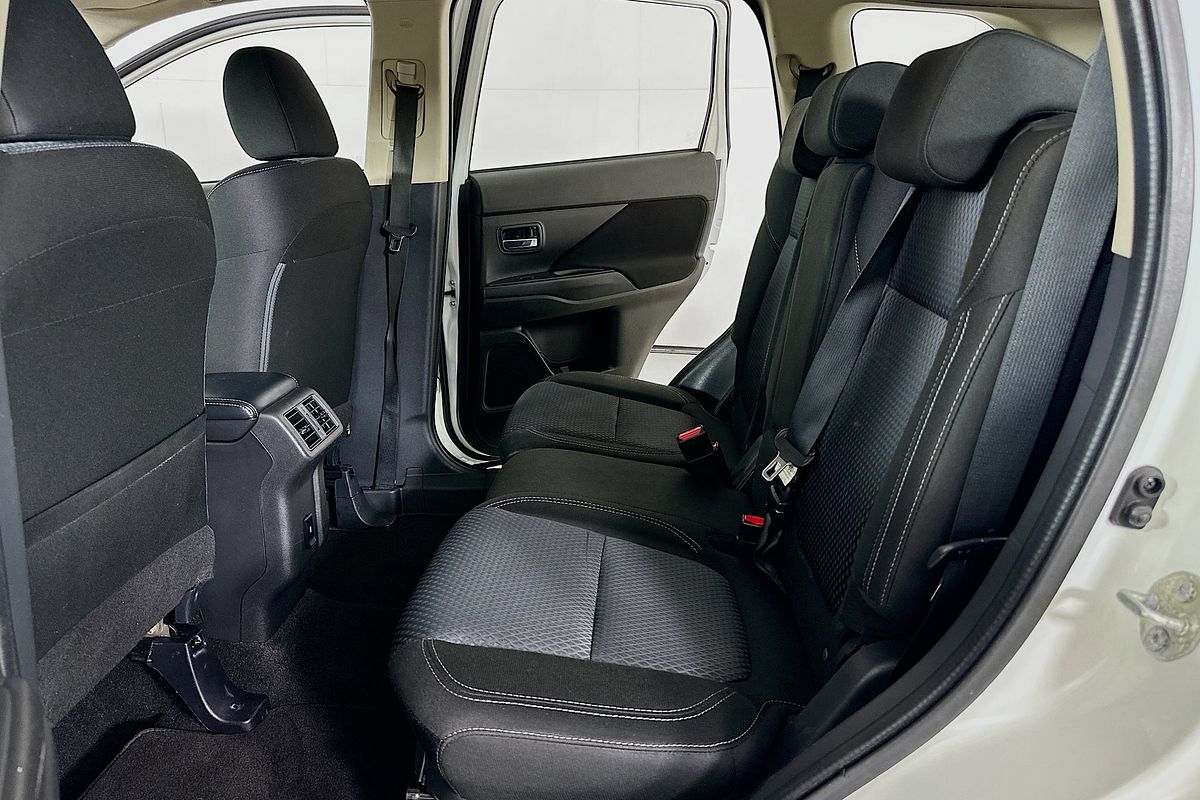 2020 Mitsubishi OUTLANDER ES 7 SEAT (2WD) ZL MY20