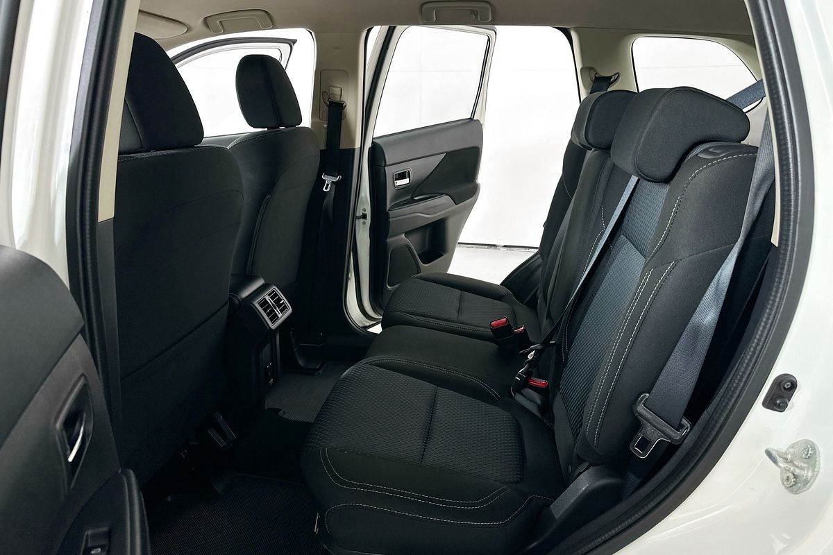 2021 Mitsubishi OUTLANDER ES 7 SEAT (2WD) ZL MY21