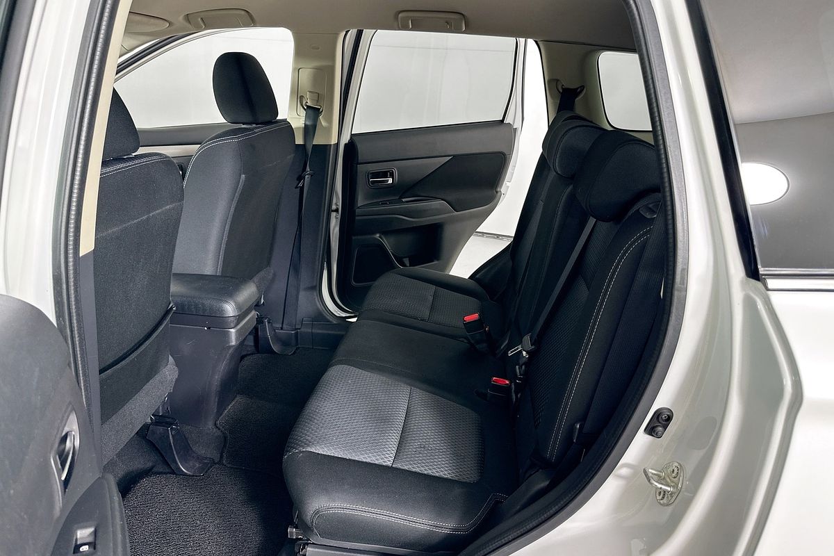 2017 Mitsubishi OUTLANDER LS (4x2) ZK MY17