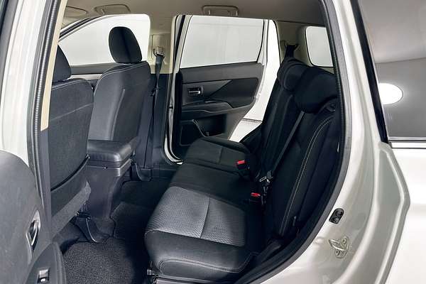 2017 Mitsubishi OUTLANDER LS (4x2) ZK MY17