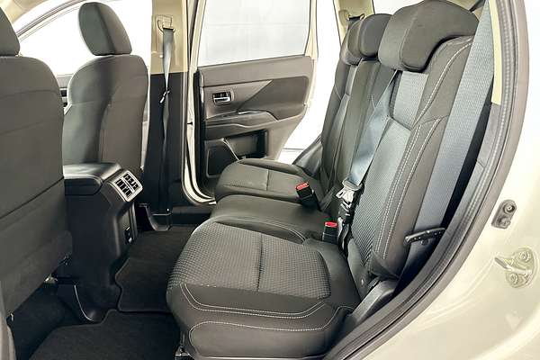 2021 Mitsubishi OUTLANDER ES 7 SEAT (2WD) ZL MY21