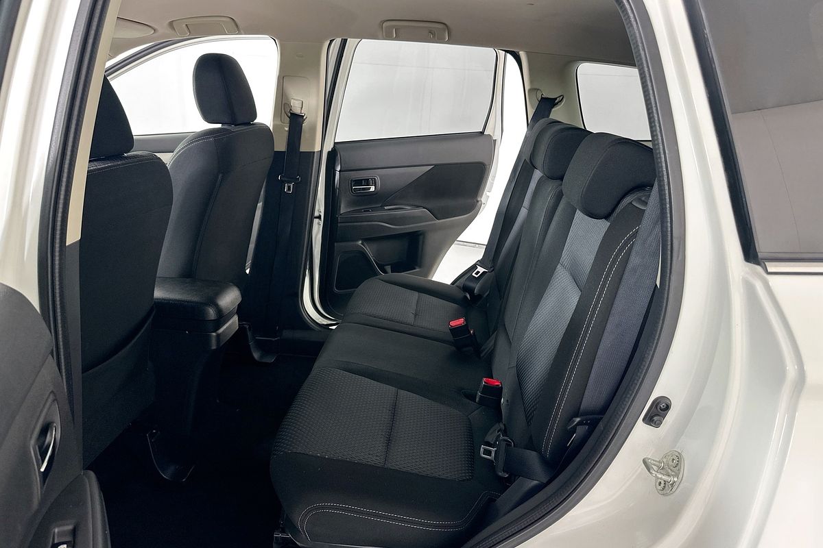 2017 Mitsubishi OUTLANDER LS (4x2) ZK MY17