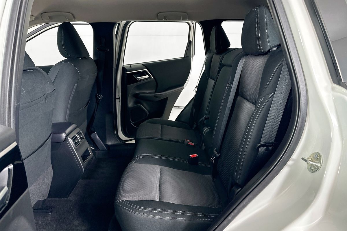 2023 Mitsubishi OUTLANDER ES 7 SEAT (2WD) ZM MY23