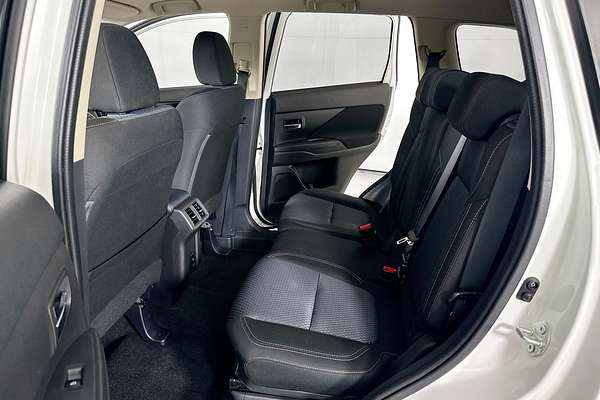 2021 Mitsubishi OUTLANDER ES 7 SEAT (2WD) ZL MY21