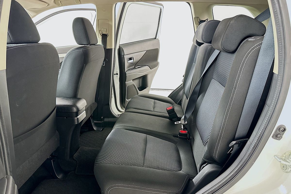 2016 Mitsubishi OUTLANDER LS SAFETY PACK (4x4) 7 SEATS ZK MY17