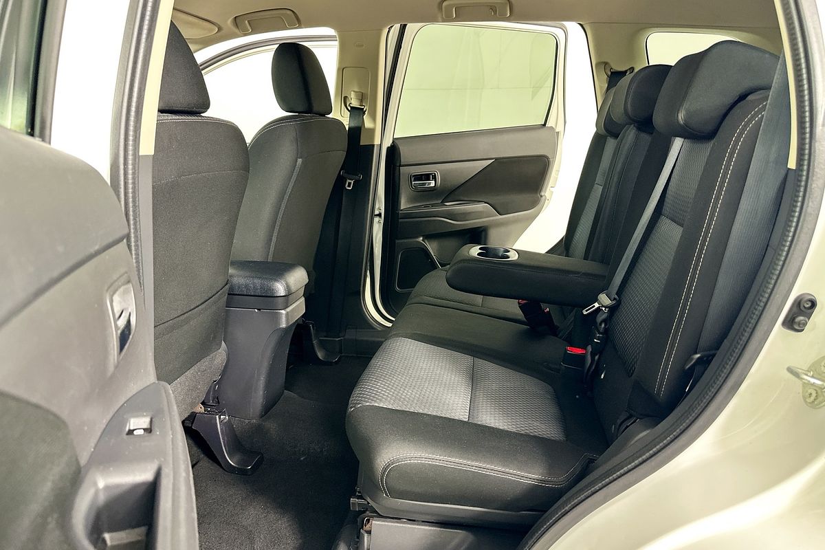 2018 Mitsubishi OUTLANDER LS 7 SEAT (AWD) ZL MY18.5