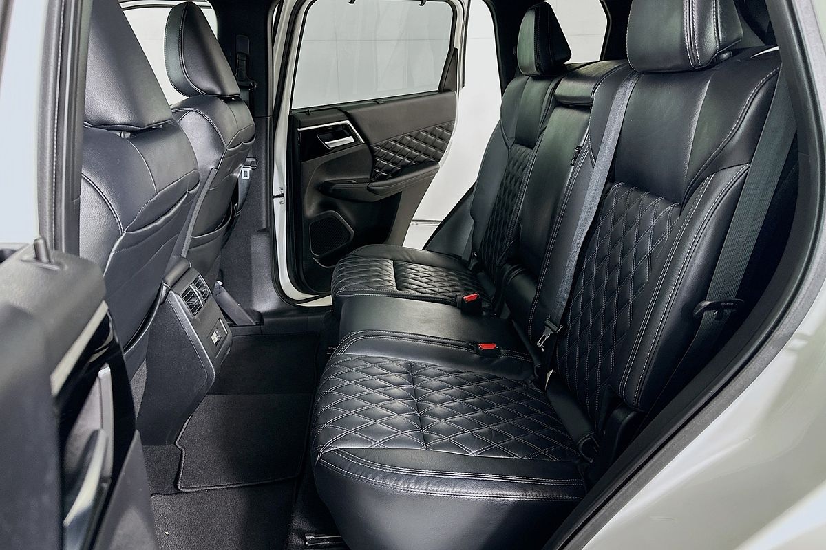 2022 Mitsubishi OUTLANDER Exceed ZM