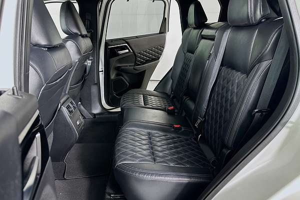 2022 Mitsubishi OUTLANDER Exceed ZM