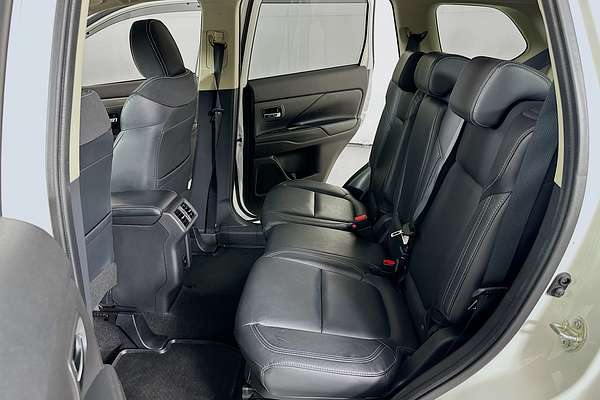 2020 Mitsubishi OUTLANDER Exceed ZL