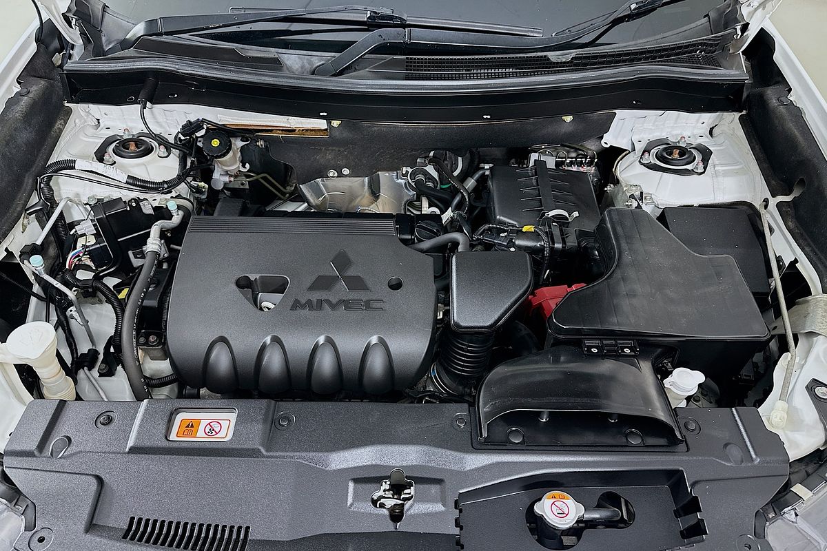 2017 Mitsubishi OUTLANDER LS SAFETY PACK (4x4) 7 SEATS ZK MY17