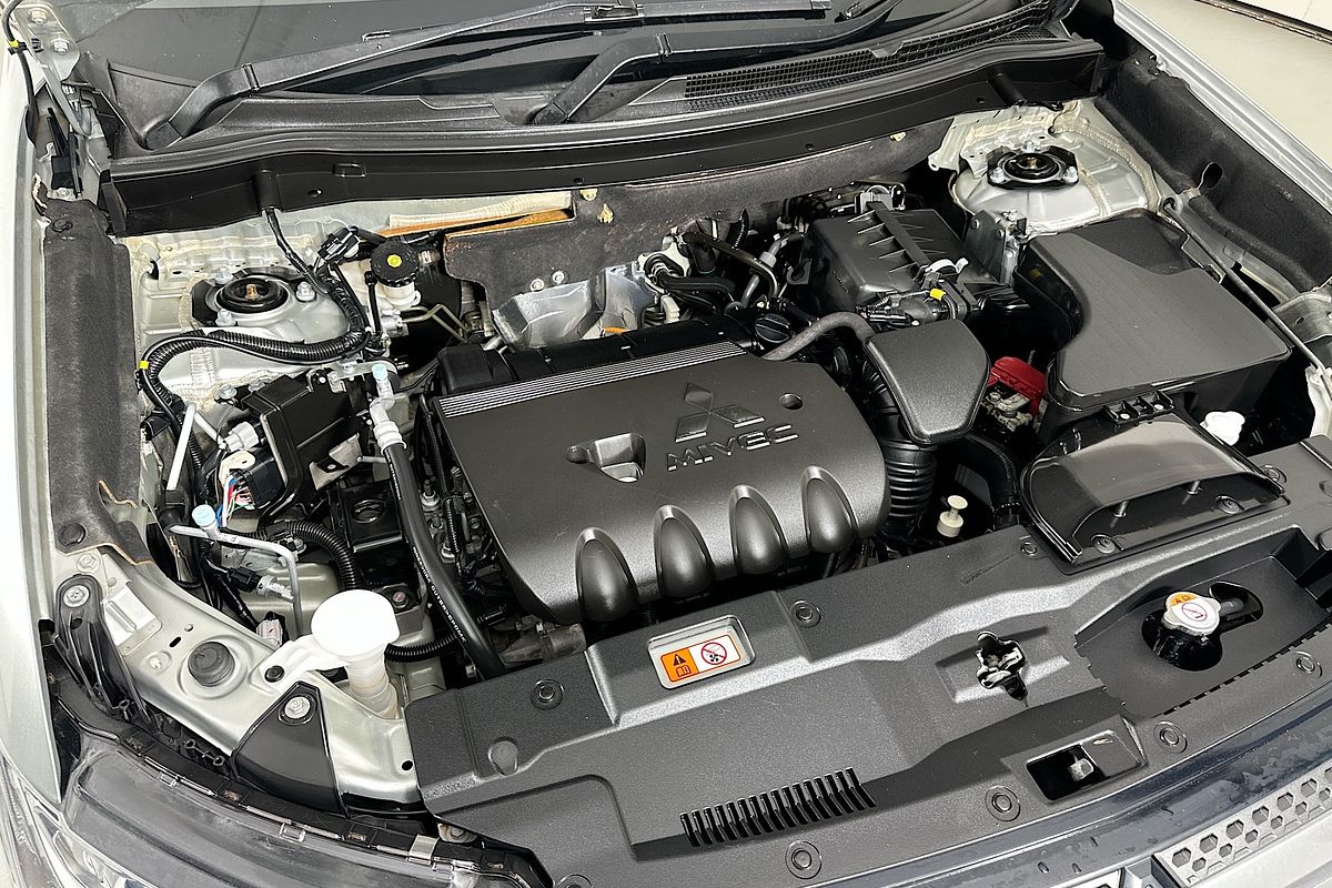 2021 Mitsubishi OUTLANDER ES ZL