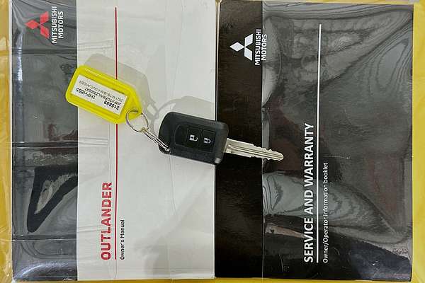 2021 Mitsubishi OUTLANDER ES 7 SEAT (AWD) ZL MY21