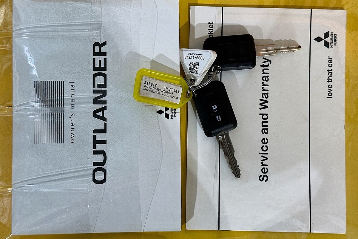 2017 Mitsubishi OUTLANDER LS SAFETY PACK (4x4) 7 SEATS ZK MY17