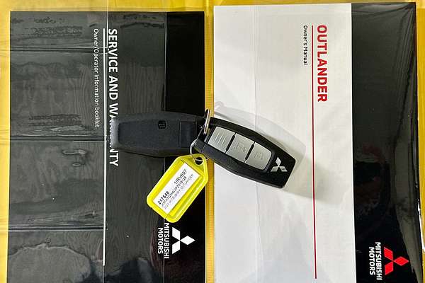 2023 Mitsubishi OUTLANDER ES 7 SEAT (2WD) ZM MY23