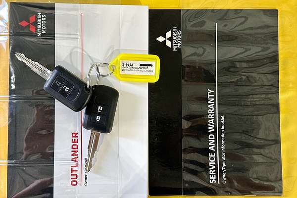 2021 Mitsubishi OUTLANDER ES 7 SEAT (2WD) ZL MY21