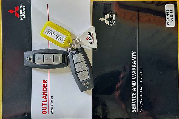 2024 Mitsubishi Outlander LS ZM