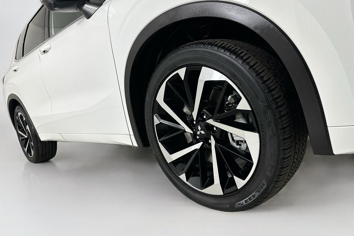 2022 Mitsubishi OUTLANDER Exceed ZM
