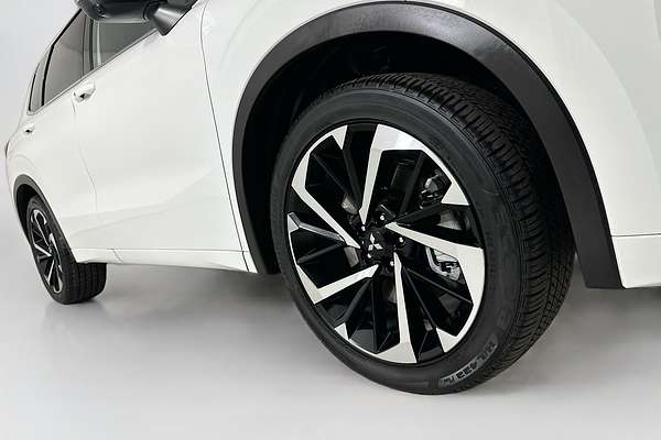 2022 Mitsubishi OUTLANDER Exceed ZM