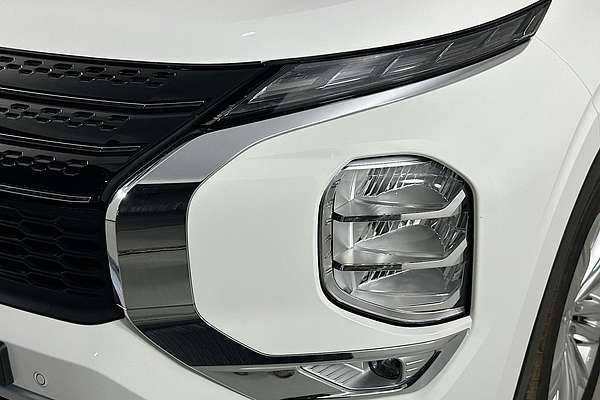 2024 Mitsubishi Outlander LS ZM