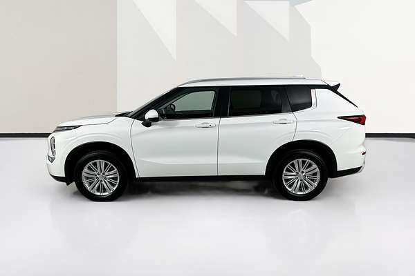 2024 Mitsubishi Outlander LS ZM