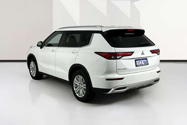 2024 Mitsubishi Outlander LS ZM
