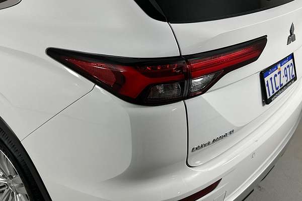 2024 Mitsubishi Outlander LS ZM