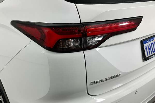 2022 Mitsubishi OUTLANDER Exceed ZM