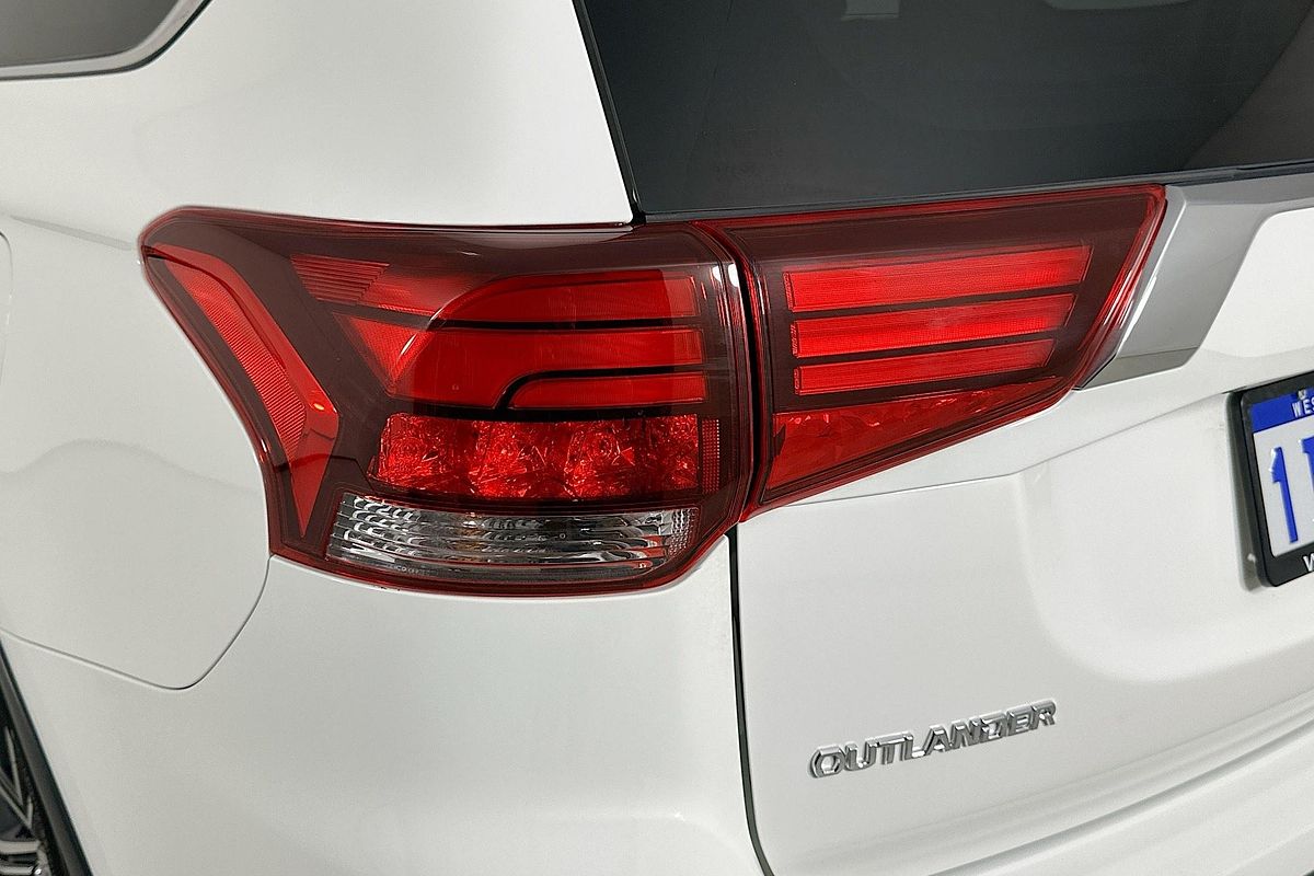 2016 Mitsubishi OUTLANDER LS SAFETY PACK (4x4) 7 SEATS ZK MY17