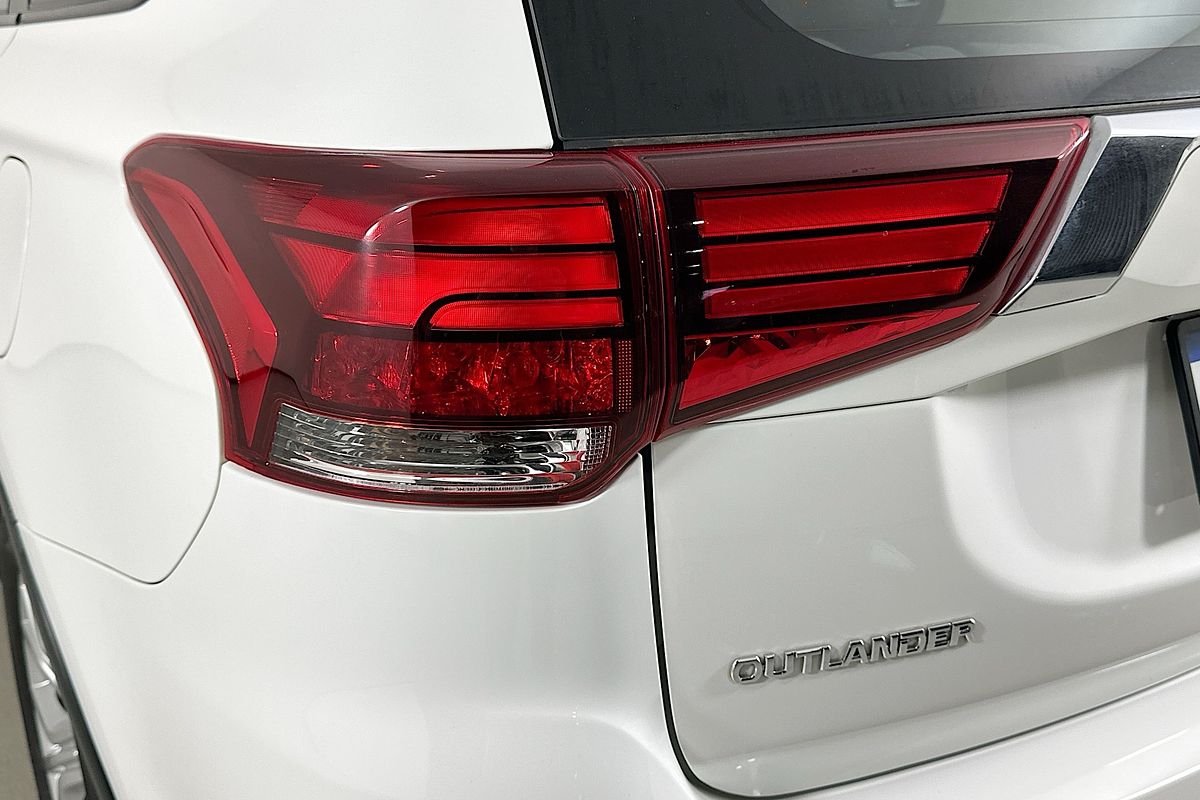2021 Mitsubishi OUTLANDER ES 7 SEAT (2WD) ZL MY21