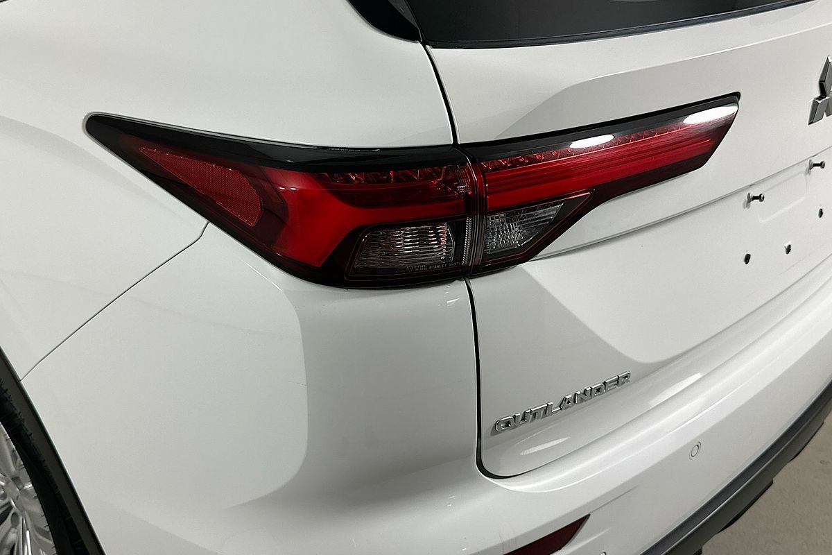 2023 Mitsubishi OUTLANDER ES 7 SEAT (2WD) ZM MY23