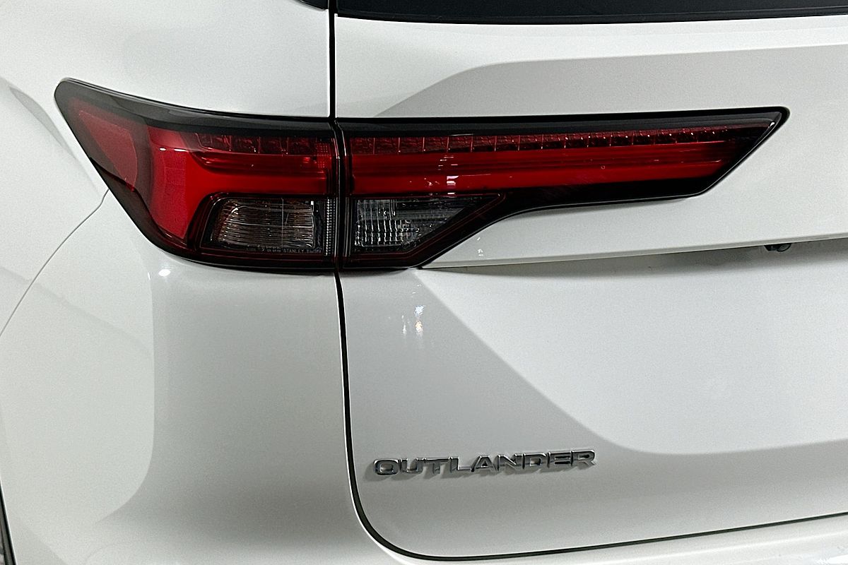 2024 Mitsubishi OUTLANDER ES 7 SEAT (2WD) ZM MY24