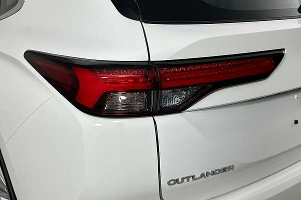 2024 Mitsubishi OUTLANDER ES 7 SEAT (2WD) ZM MY24